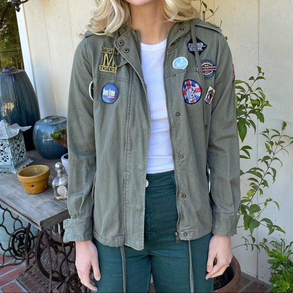 Army jacket with pins and patches - Picture 2 of 3